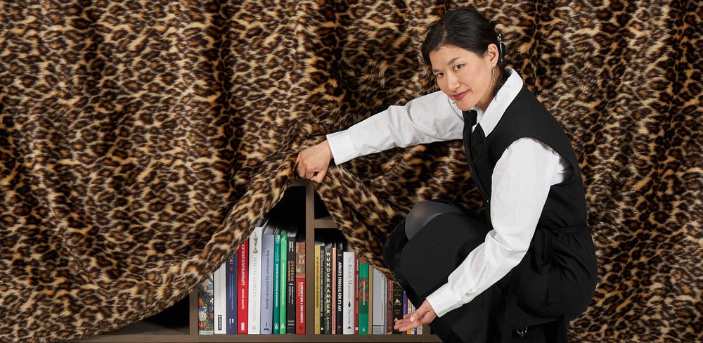 Mirae kh Rhee: "Weiterreichen / Hand-Me-Down"