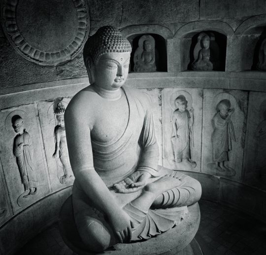 La grotte de Seokguram : le Secret millénaire de l'art bouddhique