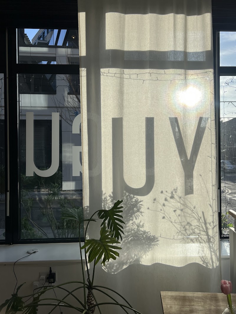 Look Left by YUGU (Hackney)